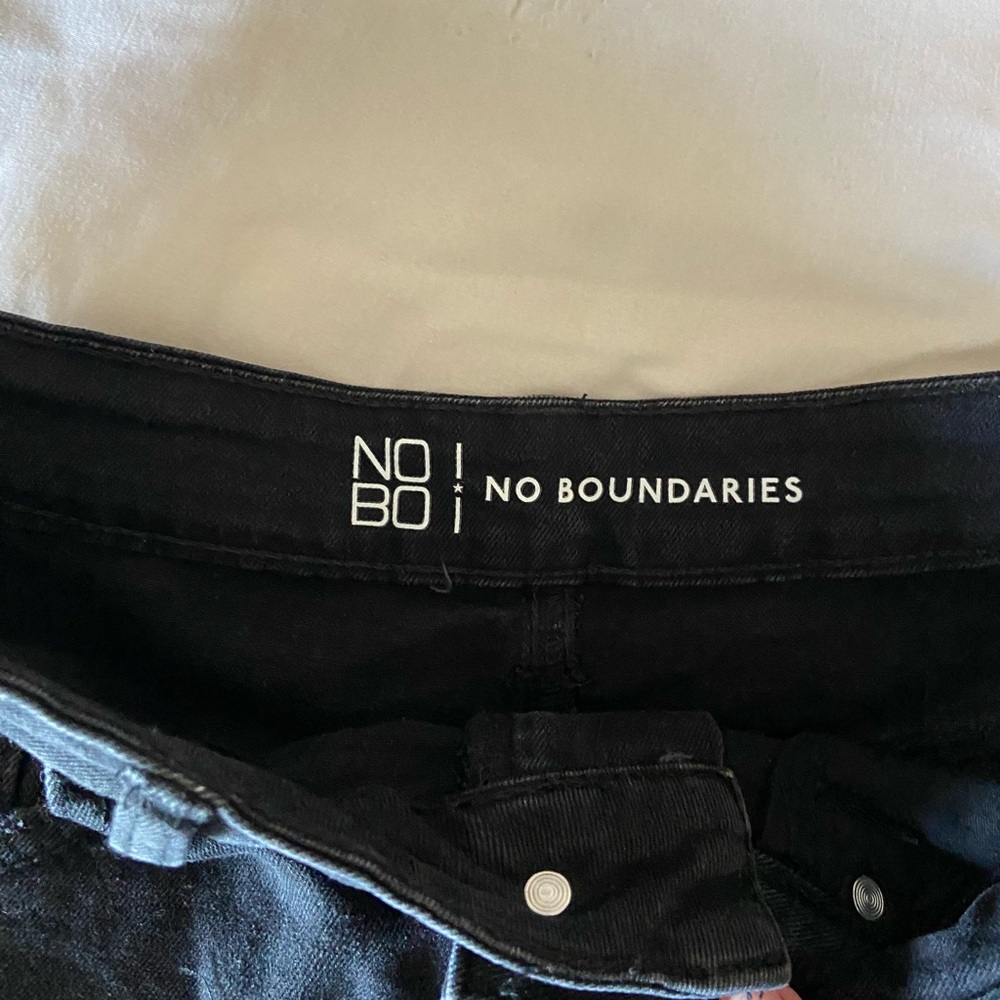 No boundaries shorts